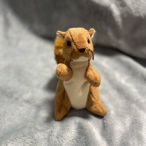 🐿️ TY Beanie Baby “Nuts” the Squirrel (1996) – Great Condition, Tag Cover